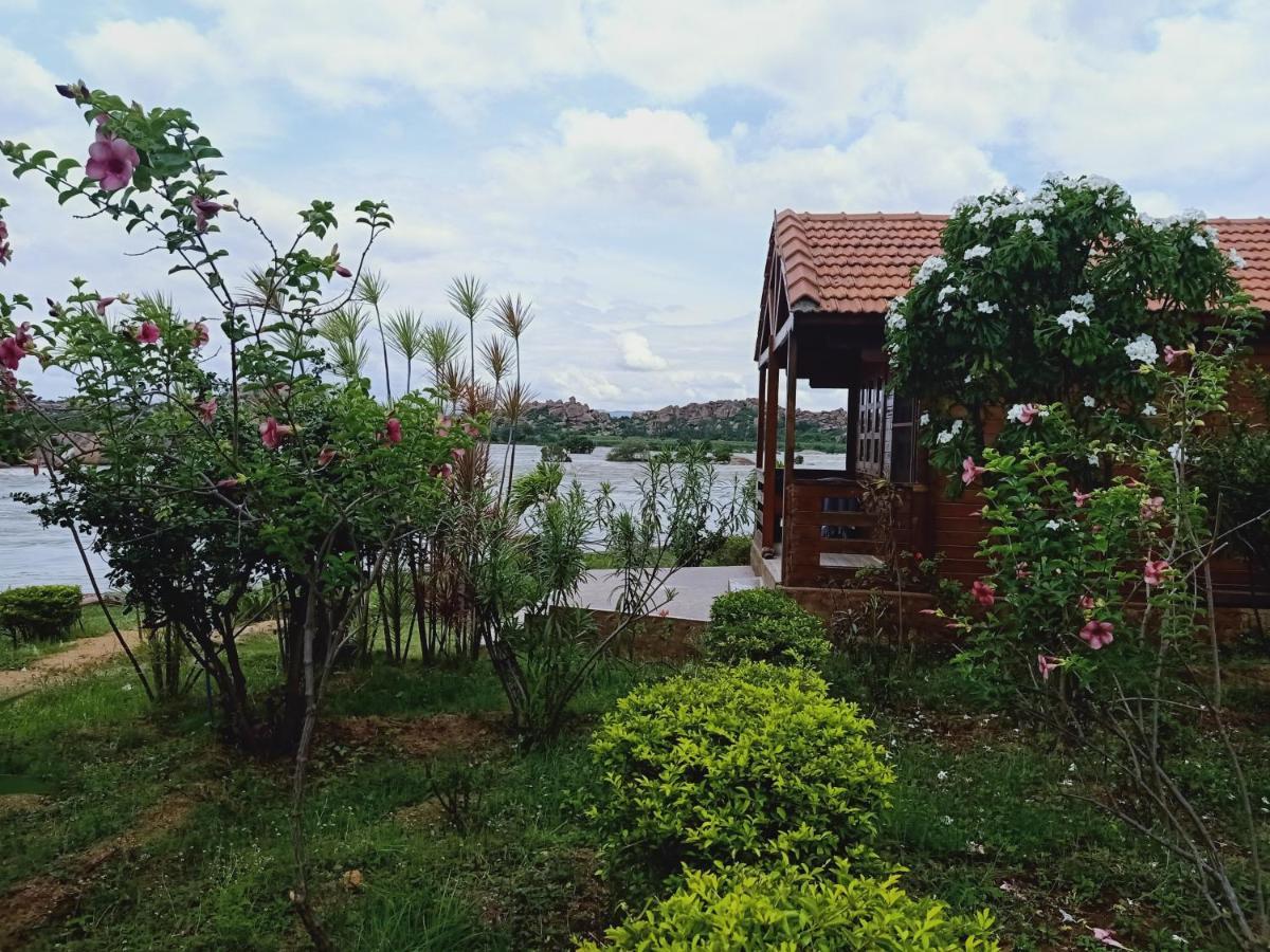 Leo Wodden Resort Хампи Екстериор снимка