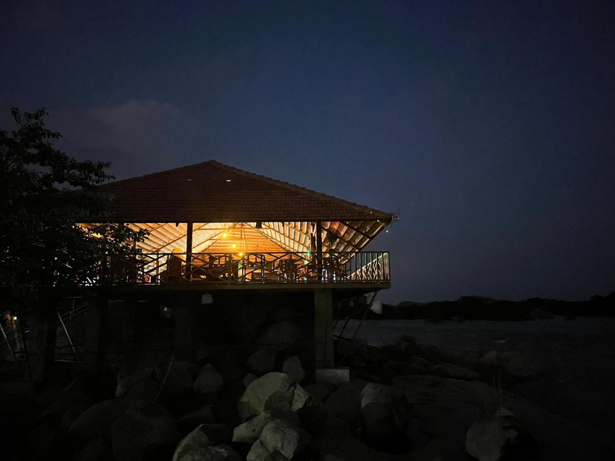 Leo Wodden Resort Хампи Екстериор снимка