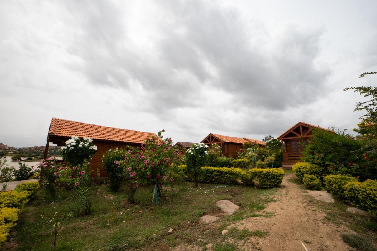 Leo Wodden Resort Хампи Екстериор снимка
